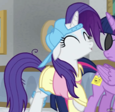 2010666__safe_twilightsparkle_rarity_female_pony_mare_unicorn_alicorn_screencap_cute_openmouth_twilightsparklealicorn_animated_eyesclosed_.gif