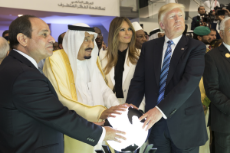 Abdel_Fattah_el-Sisi,_King_Salman_of_Saudi_Arabia,_Melania_Trump,_and_Donald_Trump,_May_2017.jpg