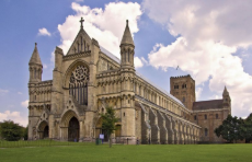 Saint-Albans-Cathedral-Hertfordshire-Eng.jpg