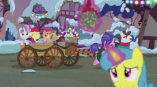 1154009__safe_screencap_apple+bloom_autumn+leaf_cookie+crumbles_hondo+flanks_lemon+hearts_scootaloo_sweetie+belle_a+hearth's+warming+tail_animated_bl.gif