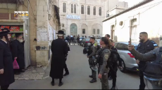 Zionist jews violently assault anti-Zionist jews in Mea Shearim in Jerusalem.mp4