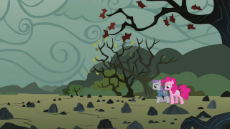 Pinkie_and_Maud_reach_the_rock_farm_S4E18.png