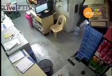 funwblacks13knife.webm