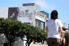 billboards-warn-californians-against-texas.jpg