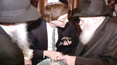 Bill Gates in a yarmulke meets with Lubavitch Grand Rabbi Menachem Schneerson.jpg