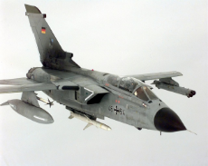 AGM-88_and_AIM-9_on_Tornado.jpg
