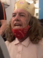 Man-wearing-Burger-King-crown-yells-N-word-on-JetBlue-flight.jpg