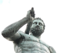 Statue_of_Heracles_in_Grenoble_det.jpg