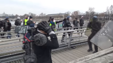 2019.01.06 - French Rocky Yellow Vest protester boxes group of policemen.webm