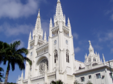 Catedral_Metropolitana_de_Guayaquil_(2283484238).jpg