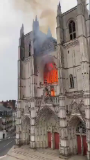 Russian Market - Massive fire breaks out at the historic #Nantes Cathedral in #France-1284389259999404033.mp4