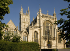 Gloucester_Cathedral_exterior_front.jpg
