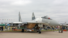 1920px-Sukhoi_Su-35_on_the_MAKS-2009_(01).jpg