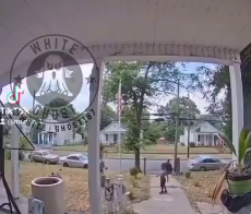 Negress send her child to steal a package from a porch.mp4