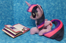 twilight-sparkle-laying-down-plush_1_066a14fb8206f3e93f5fef83ce339baf-1493537662.jpg
