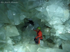 f1b62f4f18719501fc08decb70a84525--crystals-minerals-the-crystals.jpg